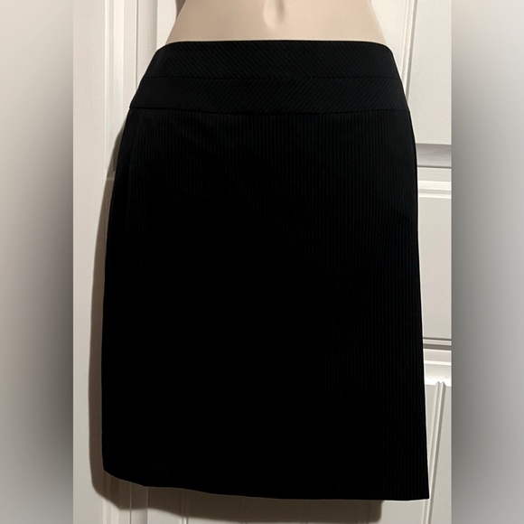 Classic pencil skirt - Picture 1 of 8